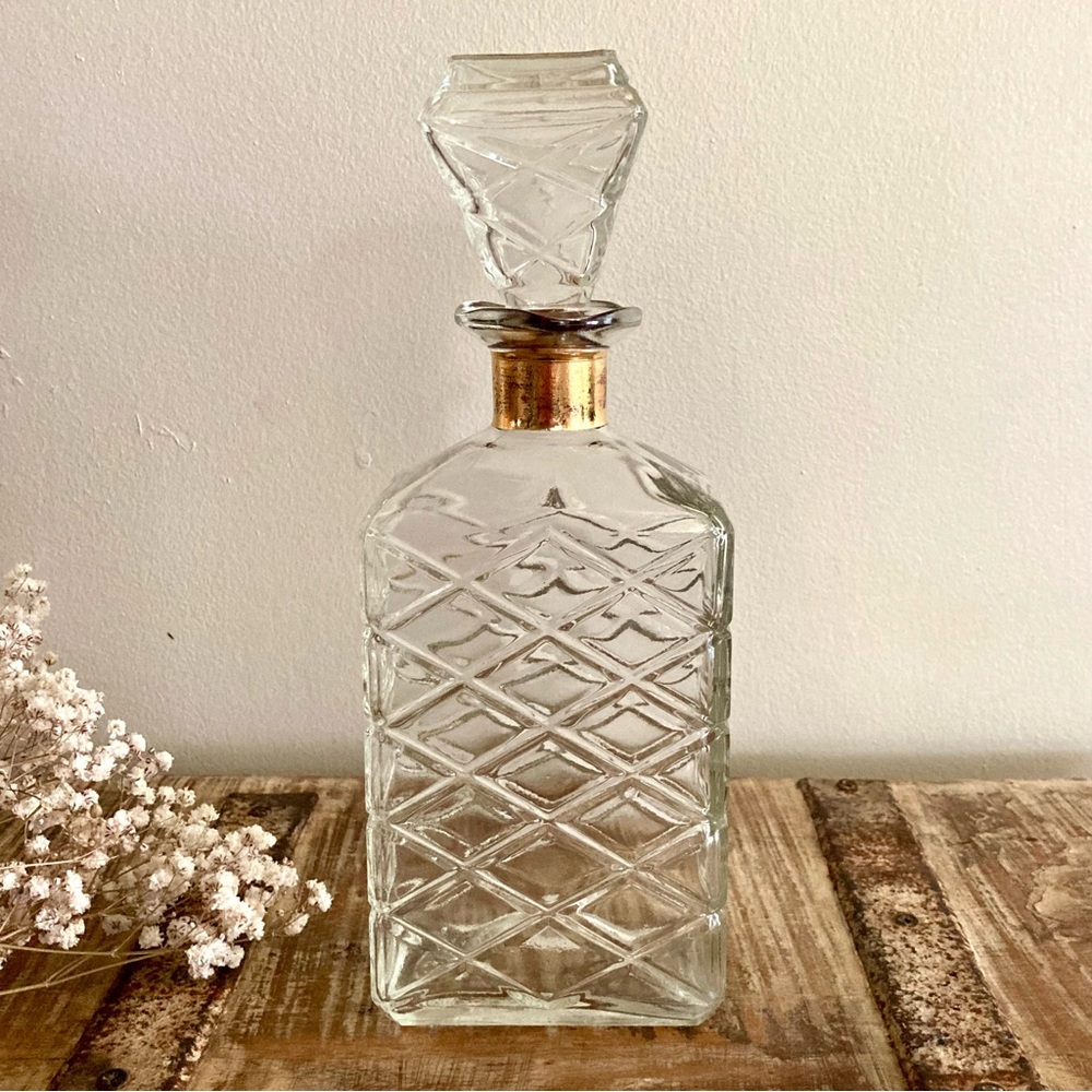 Mid-Century Glass Decanter with Diamond Pattern - Picture 3 of 14